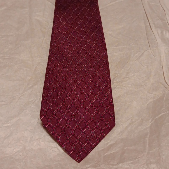 VINTAGE HERMES BURGUNDYRED & GOLD SILK TIE